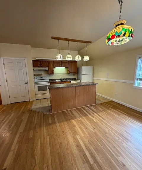 1453 Race Street — Photo 9