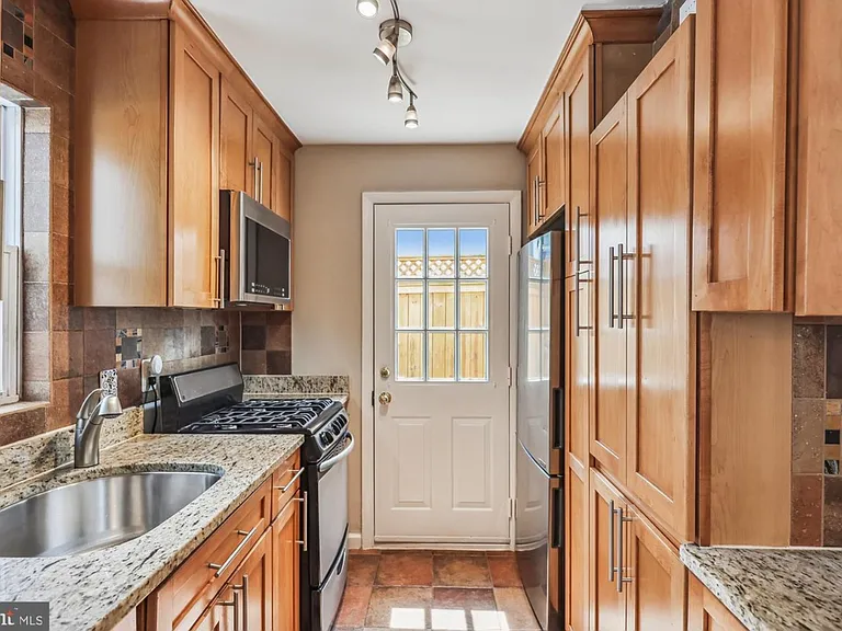 829 S Ivy St — Photo 12