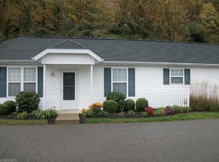 109 Lucas Dr APT A, Dresden, OH 43821