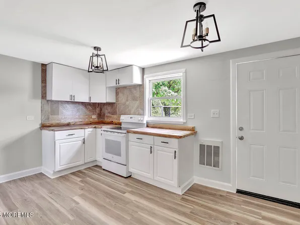 41 Hickstown Road, Sicklerville, NJ 08081