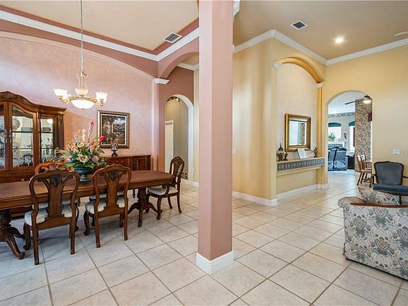 3rd image of 348 Hinsdale Dr