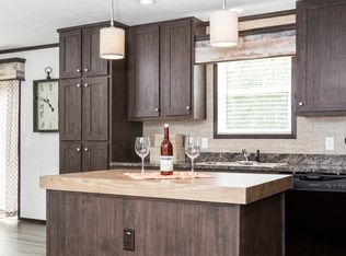 39240 Island Dr, New Boston, MI 48164