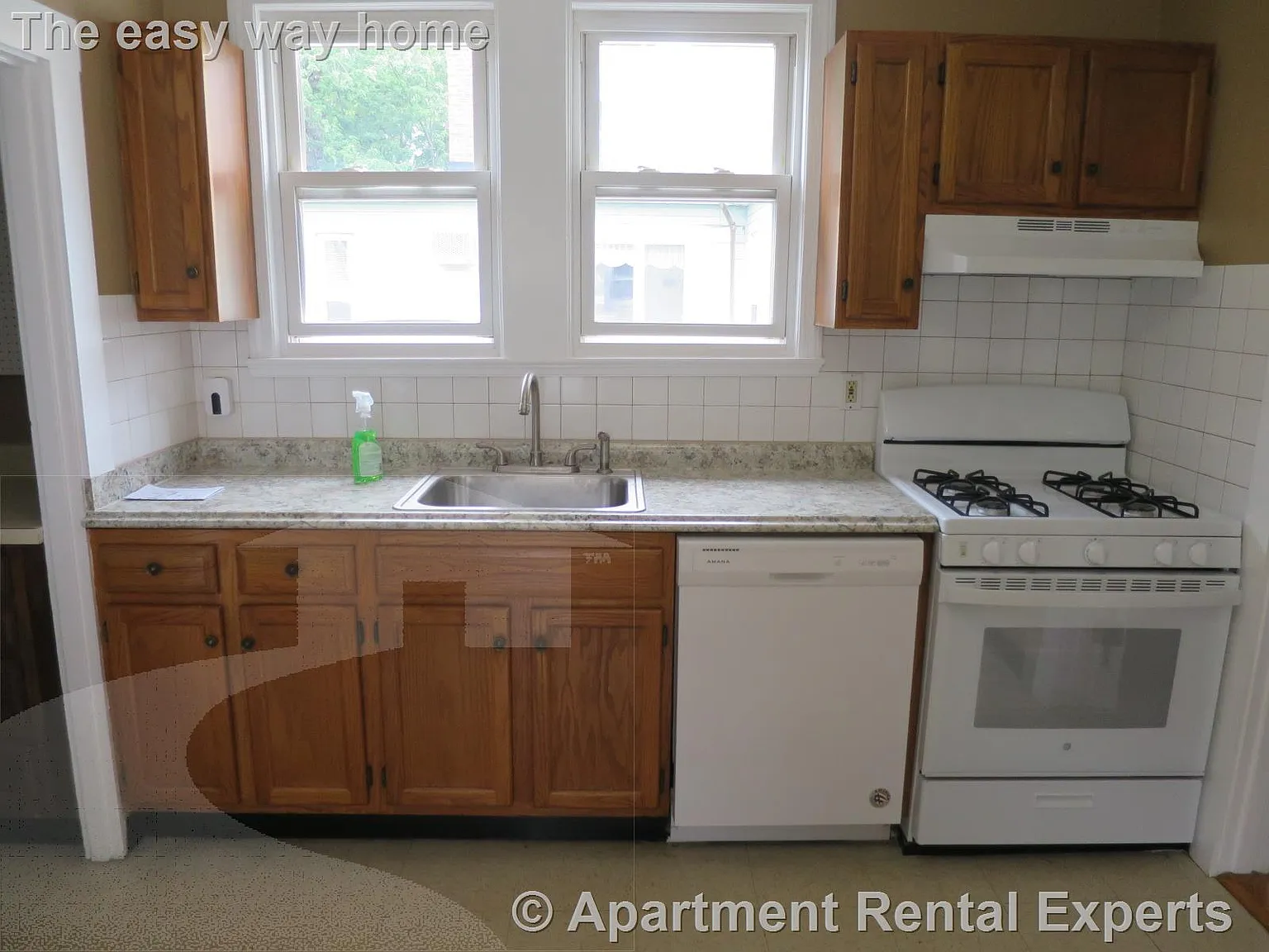 3 bed, 2393 sqft, $3,500 — Photo 2