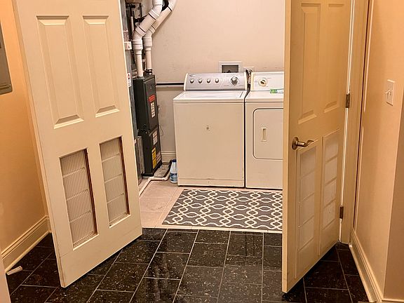 3rd image of 2801 W Ardmore Ave APT 3C