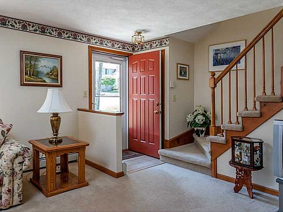2nd image of 24 Marigold Cir