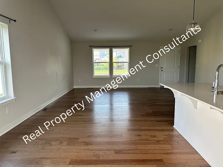 1628 SW Buckthorn St — Photo 5
