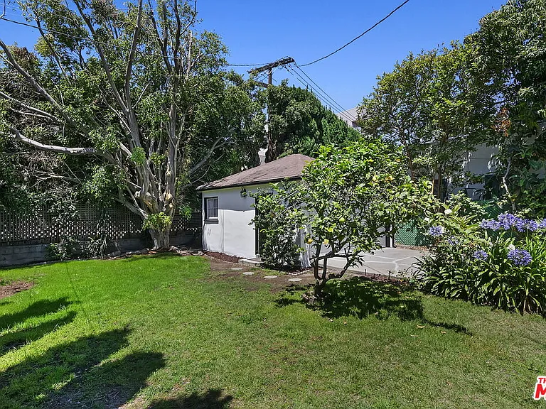 2519 S Bentley Ave — Photo 24