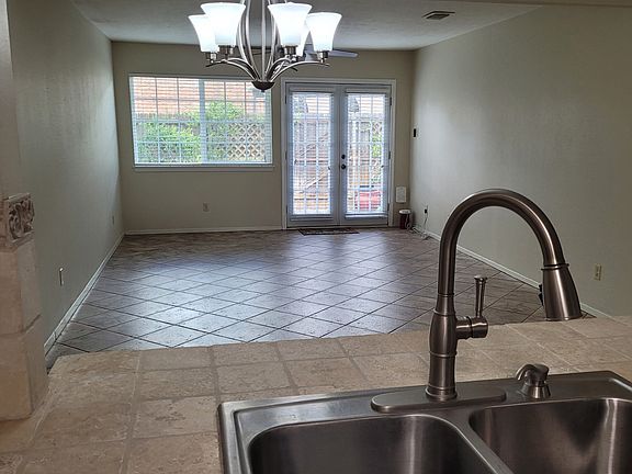 4th image of 2100 Windsor Dr APT 6