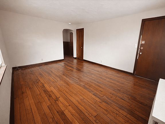 5th image of 1627 Summit Rd APT 4