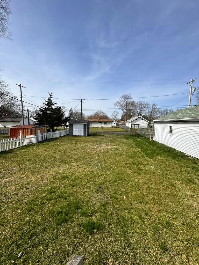 2215 Decamp Ave — Photo 2