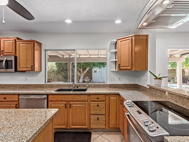 1347 W Lobo Ave — Photo 12