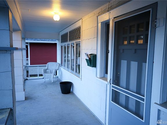 4th image of 215 G St SE