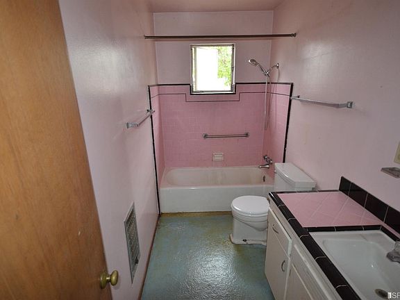 3rd image of 936 Lawton Ave