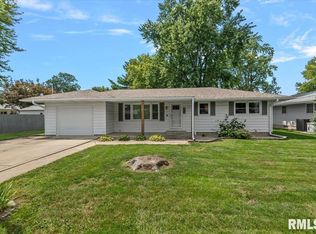 813 Glenda Ln, Taylorville, IL 62568