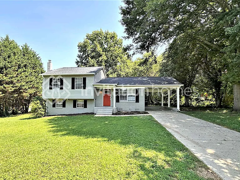 112 Rockledge Dr — Photo 1