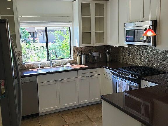 3rd image of 486 La Quinta Ln