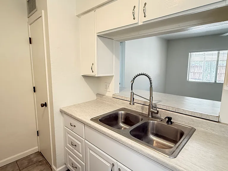 5105 E 2nd St #A — Photo 14