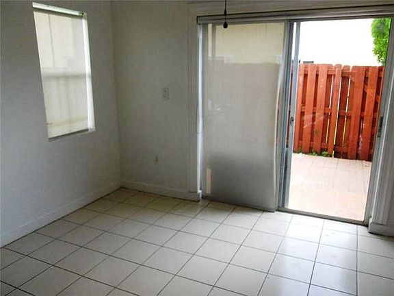 4th image of 9189 Fontainebleau Blvd #501