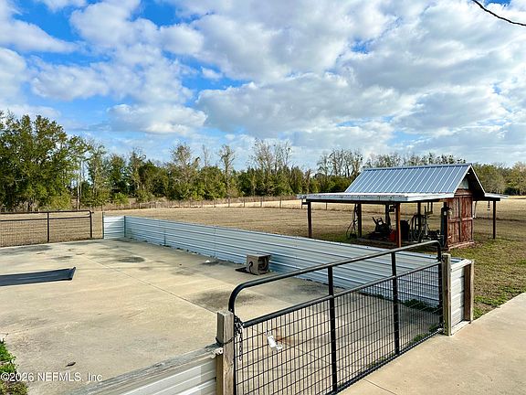 3rd image of 237 SW BARON GLEN Glen