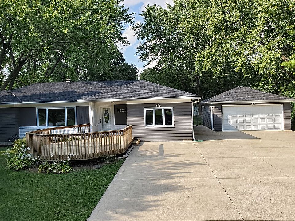 1904 Lilac Ln