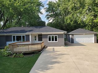 1904 Lilac Ln, Cedar Falls, IA