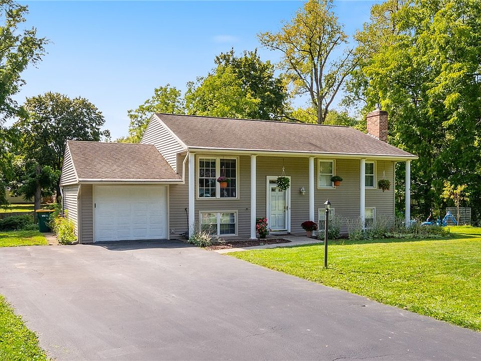 1st image of 12 Brooktree Dr