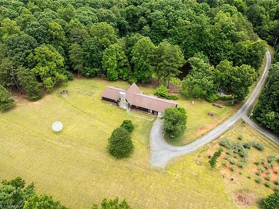 4th image of 1068 Nathan Ln