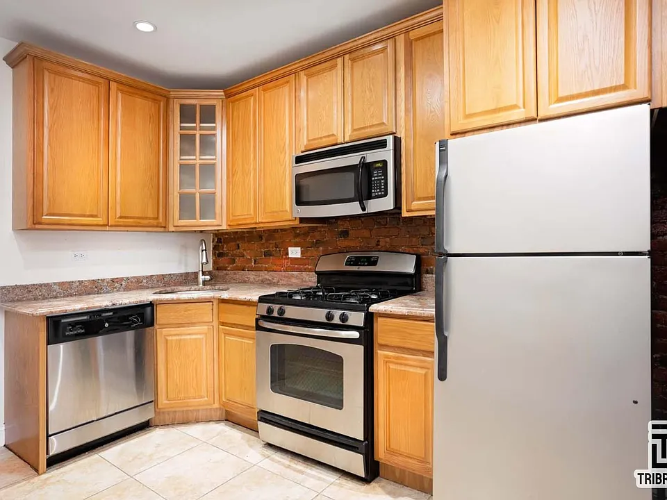 306 E 116th St #3A