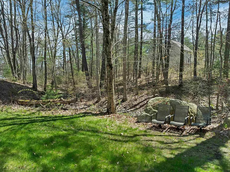 40 Mary Ann Ave — Photo 7