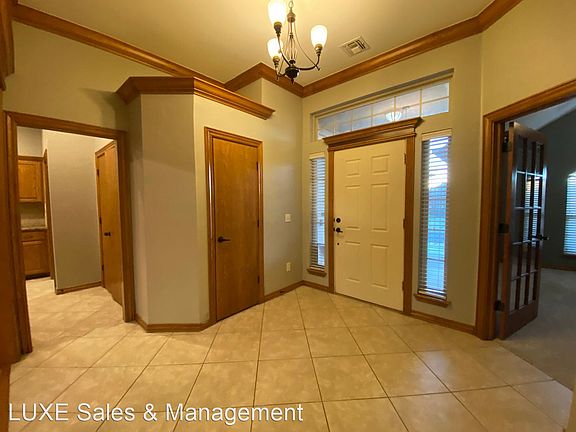 4th image of 9104 Crooked Creek Ln