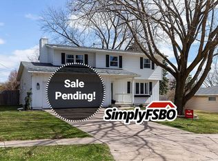 3923 Forest Rd, Davenport, IA 52807