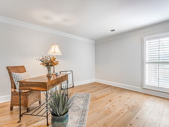 5th image of 9340 Hawthorn Hill Dr