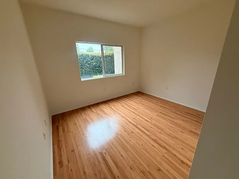 12950 Hartland St — Photo 12