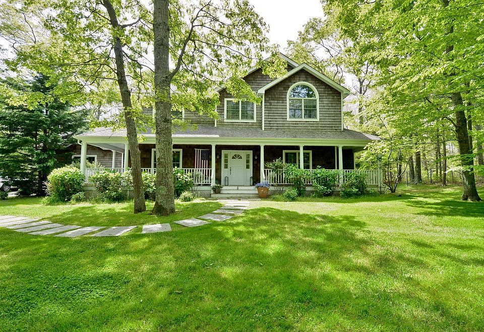 1st image of 8 Hollow Oak Ct
