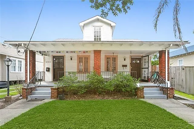 5 bed, 2.0 bath, 2349 sqft, $5,000 — Photo 1