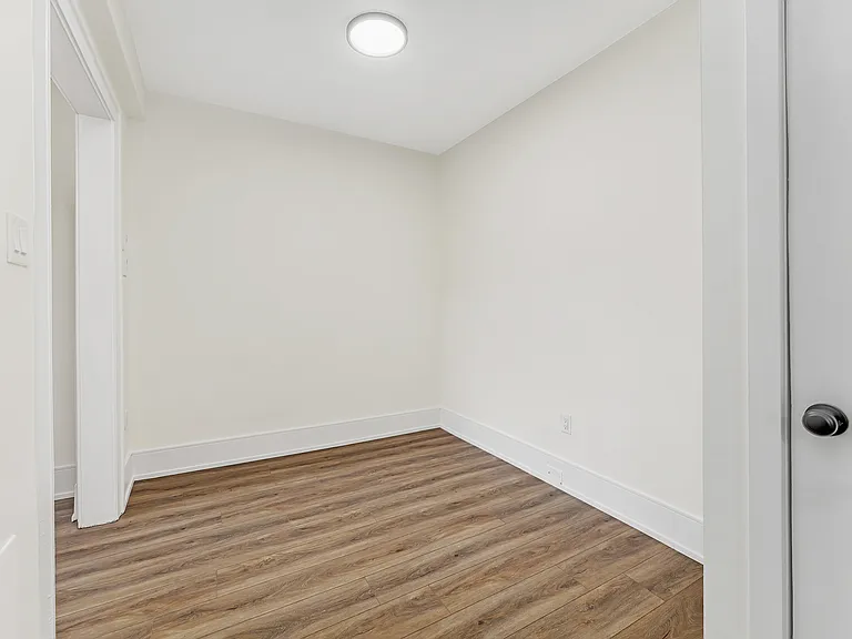 231 Vaughan Rd — Photo 16