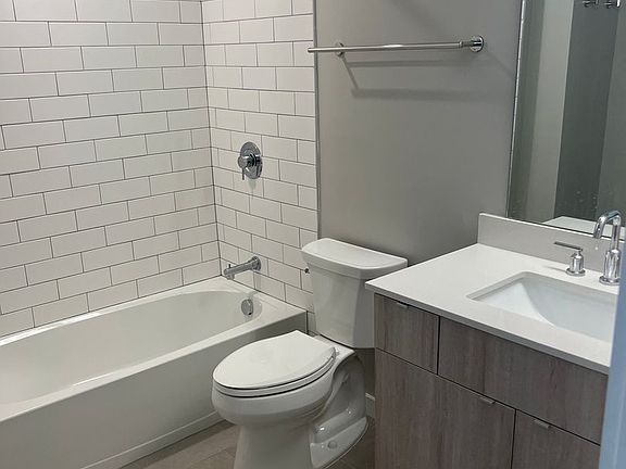 5th image of 622-624 Girard St NE #101