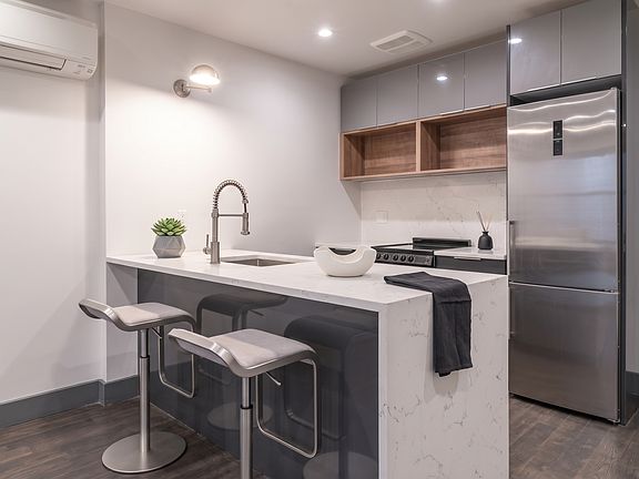 3rd image of 523 Willoughby Ave #3