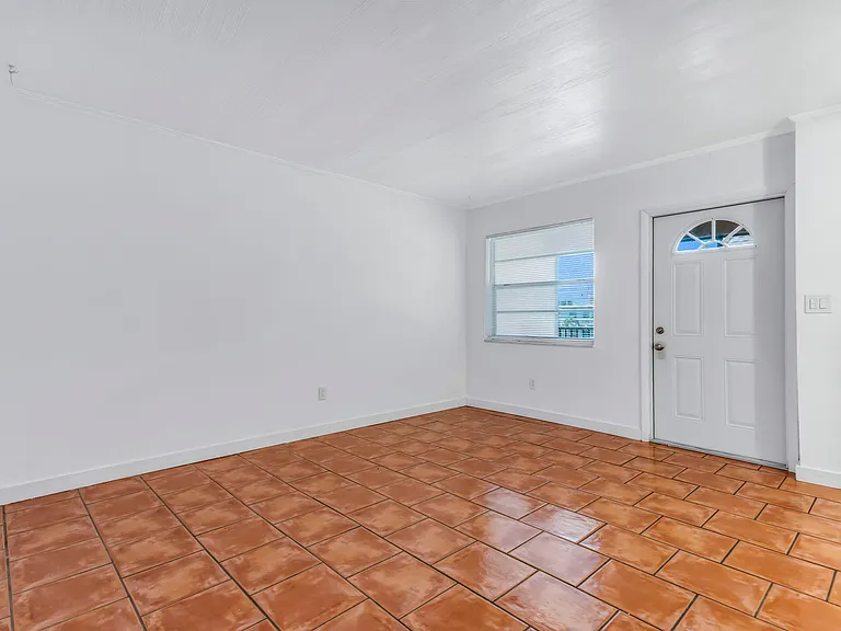 421 NE 1st St #204 — Photo 11