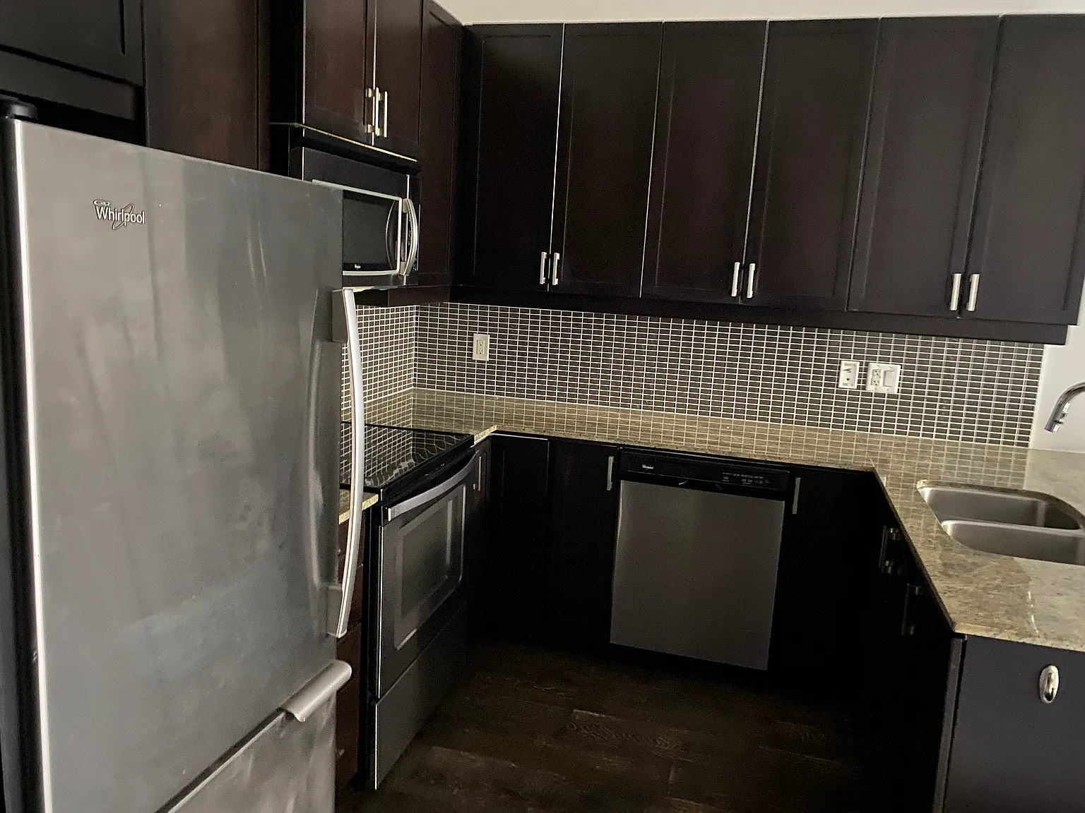 112 Benton St — Photo 2