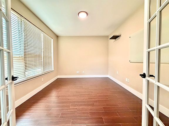 4th image of 1609 Lake Way Dr