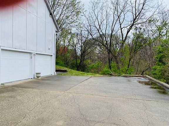 5th image of 304 S Forest Ave