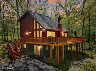 1111 Black Bear Ct, Bushkill, PA 18324