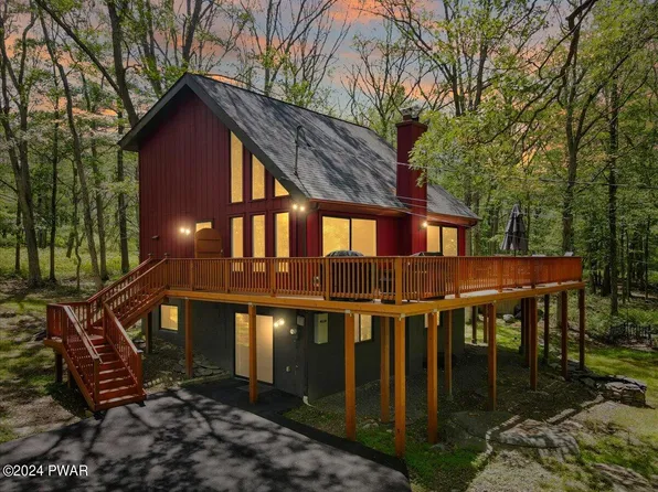 1111 Black Bear Ct, Bushkill, PA 18324