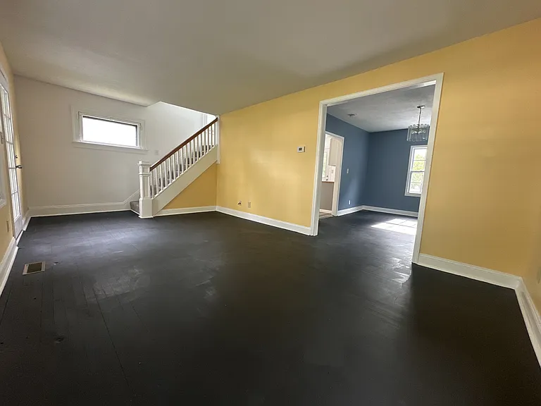 275 Goodview Ave — Photo 4