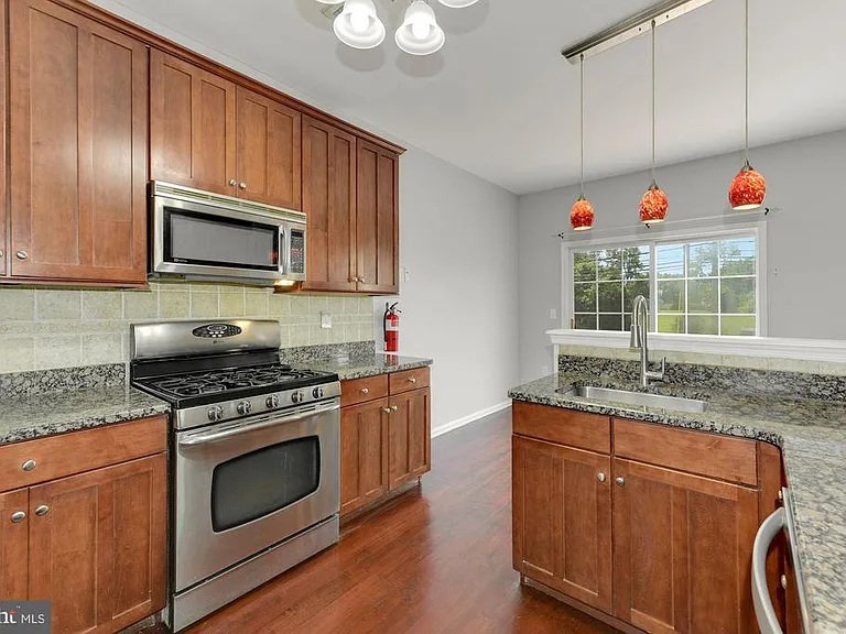 345 Huntington Dr — Photo 8