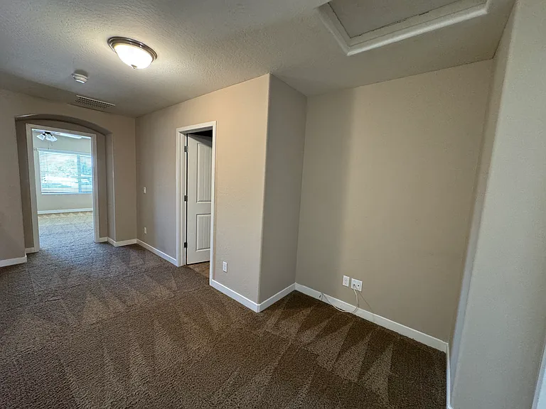 1147 E Cedar St — Photo 21