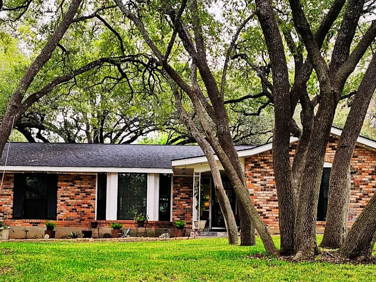 11414 Raindrop Dr — Photo 1
