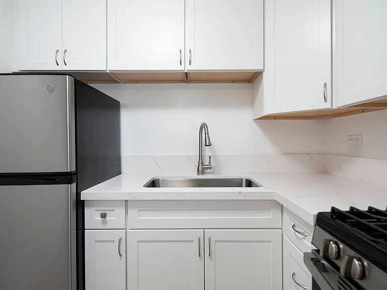 Aztec Pacific Apartments — Photo 71