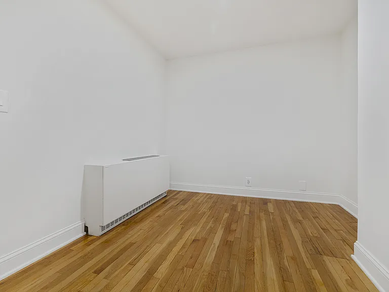 123 E 54th St #5G — Photo 4